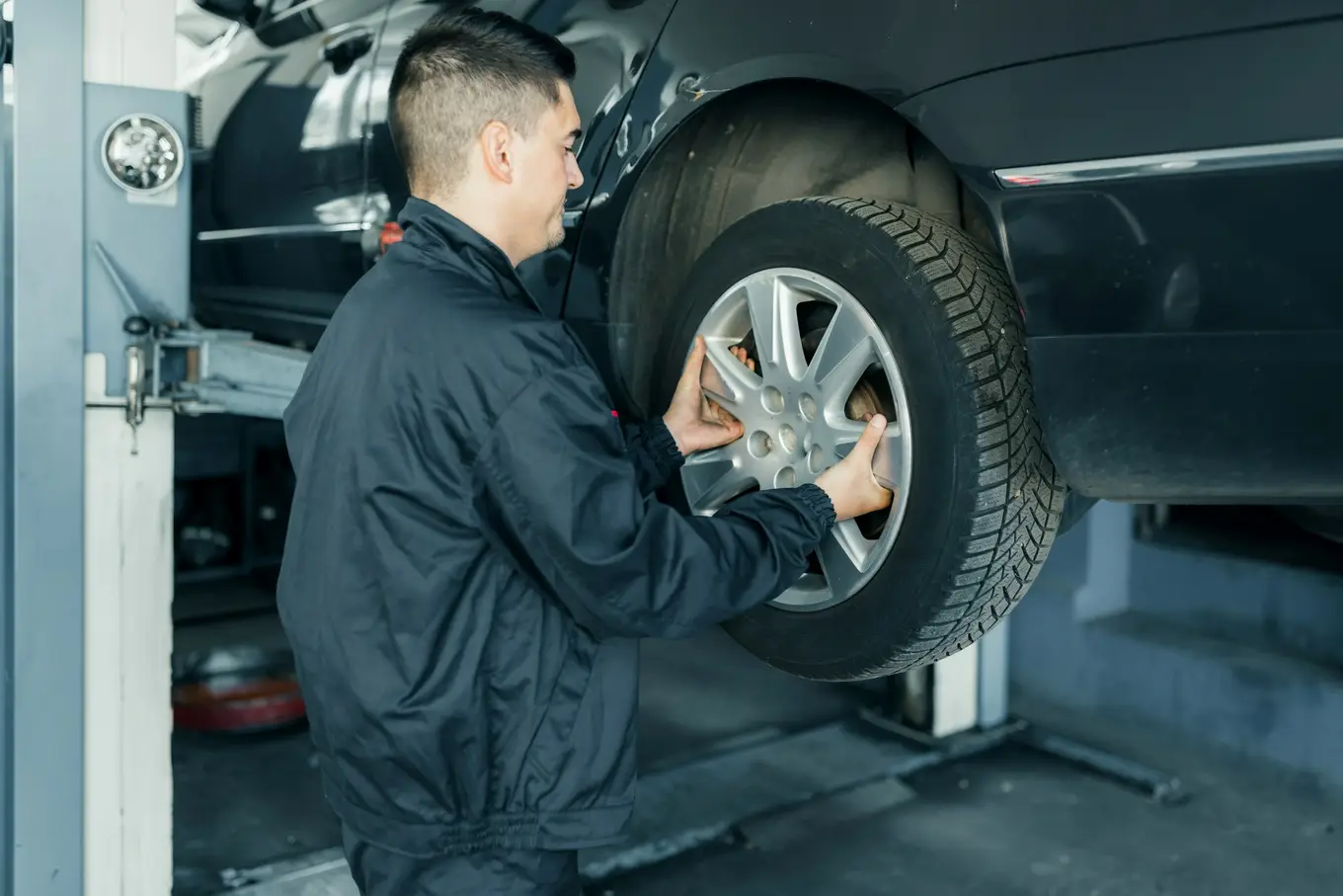 wymiana opon w samochodzie